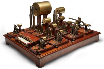 Helmholtz Sound Synthesizer: el primer teclado musical eléctrico de la Historia