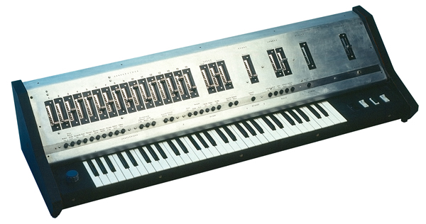 El prototipo de sintetizador UB-1 creado por Uli Behringer