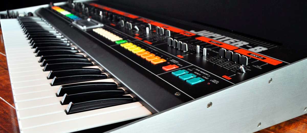 Roland Jupiter-8, la historia del sintetizador polifónico que revolucionó el synth-pop