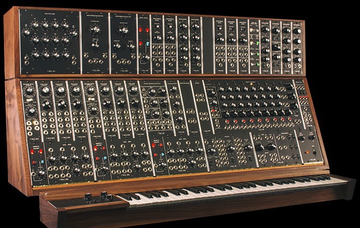 Monstruoso sintetizador analógico modular Moog Music System 55
