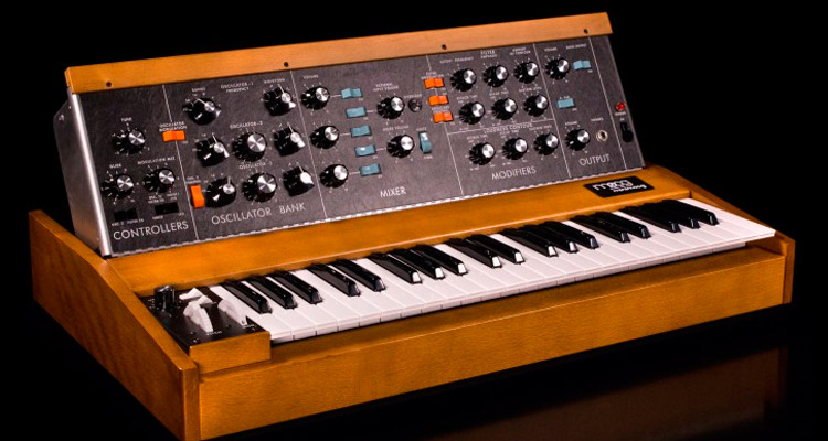 El sintetizador Minimoog Model D entra de nuevo en producción