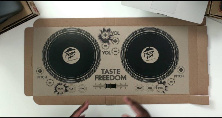 Cajas de Pizza Hut convertidas en controladoras DJ