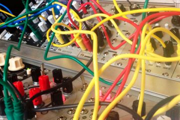 Síntesis modular fácil (1): osciladores VCO y amplis VCA, o cómo aprietas teclas y escuchas notas