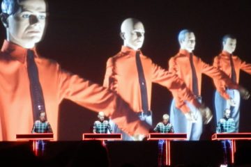 Kraftwerk usan el controlador Nektar Panorama P1 para mezclar 12345678, su nuevo proyecto musical 3D