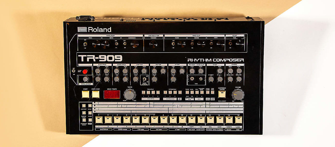 Roland TR-909 personalizada de DJ Deeon, actualmente en manos de Komprezzor