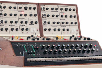 EMS VCS4: Sólo existe una unidad en todo el mundo de este raro y poderoso sintetizador analógico