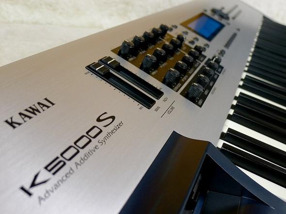 el mítico y precioso (y difícil de conseguir) sintetizador aditivo Kawai K5000S