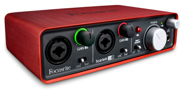 Interface USB para grabación de audio Focusrite Scarlett 2I
2