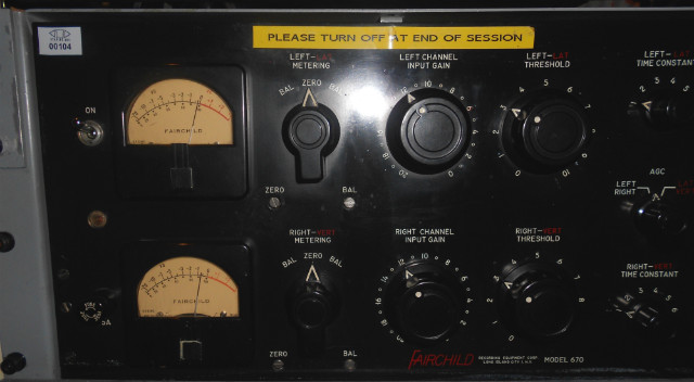  Este es el elitista compresor Fairchild 670, empleado para procesar los samples de TR-808 de este Drum Rack 