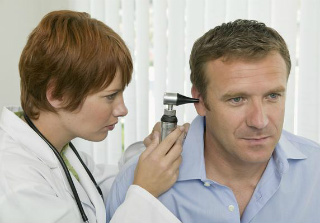 Recurre siempre a un médico para tratar tus oídos antes de usar cualquier fármaco en tus oídos 