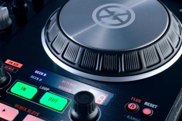Native Instruments ha renovado sus famosos sistemas para DJs Traktor Kontrol S4 y S2