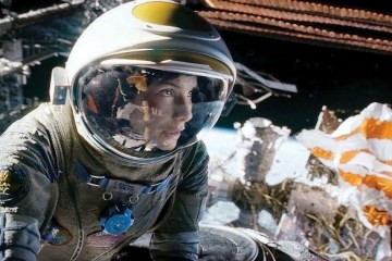 Sandra Bullock da vida a la ingeniero-médico Ryan Stone en la película Gravity