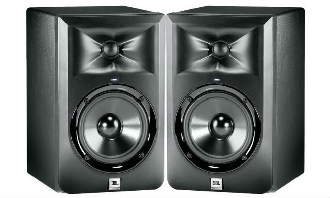 SuperBass Audio ofrece dos interesantes ofertas limitadas para monitorización de campo cercano con los modelos LSR305 y LSR308 de JBL