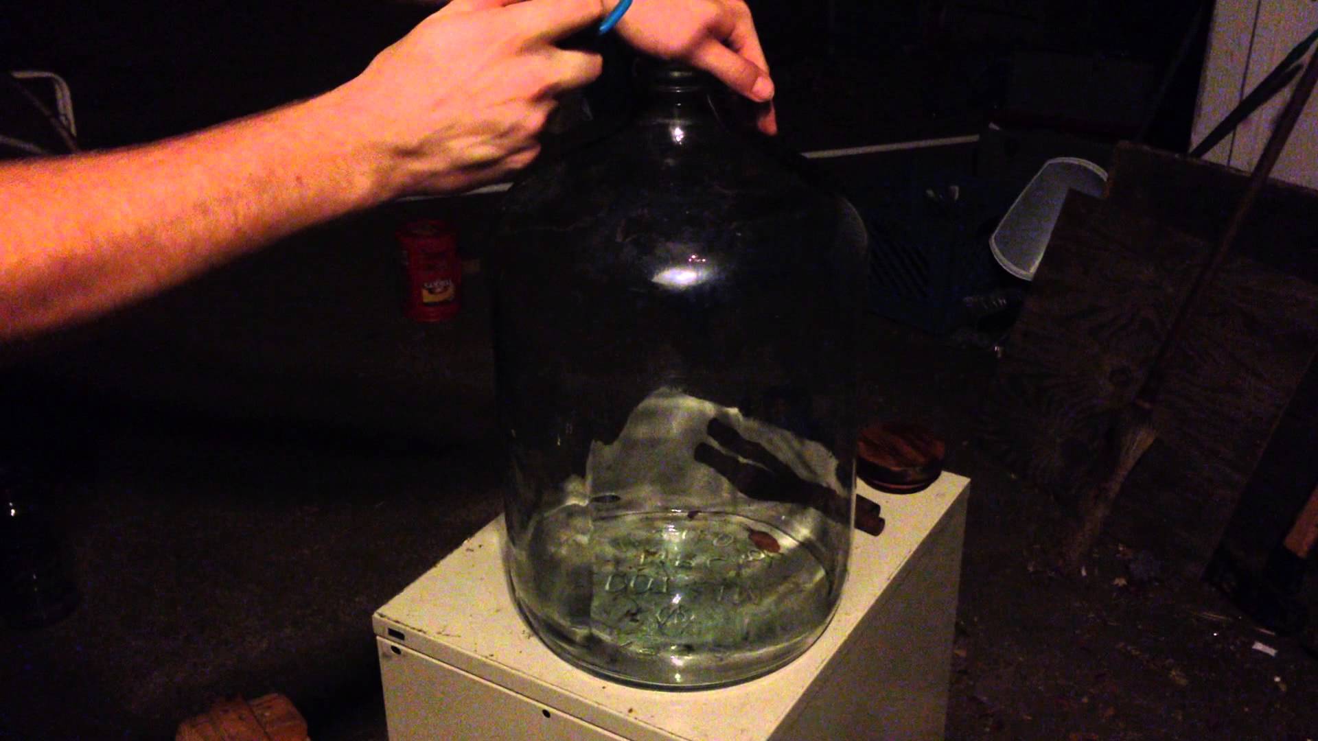 Un experimento científico con alcohol que suena casi como si fuese un Theremin, visto en el canal YouTube de casaH2opolo