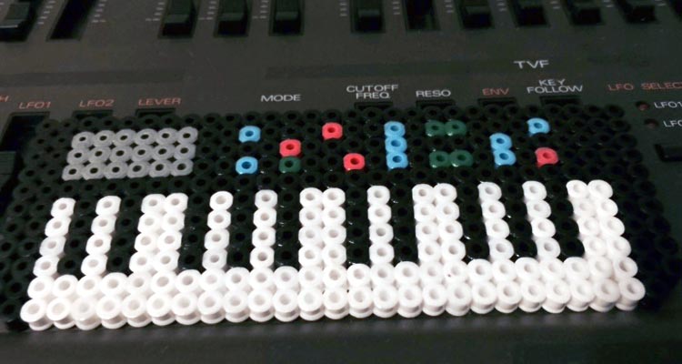 Cómo hacer un sintetizador miniatura con Hama Beads