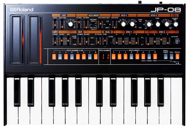 Roland Boutique JP-08 montado sobre el teclado opcional K-25M