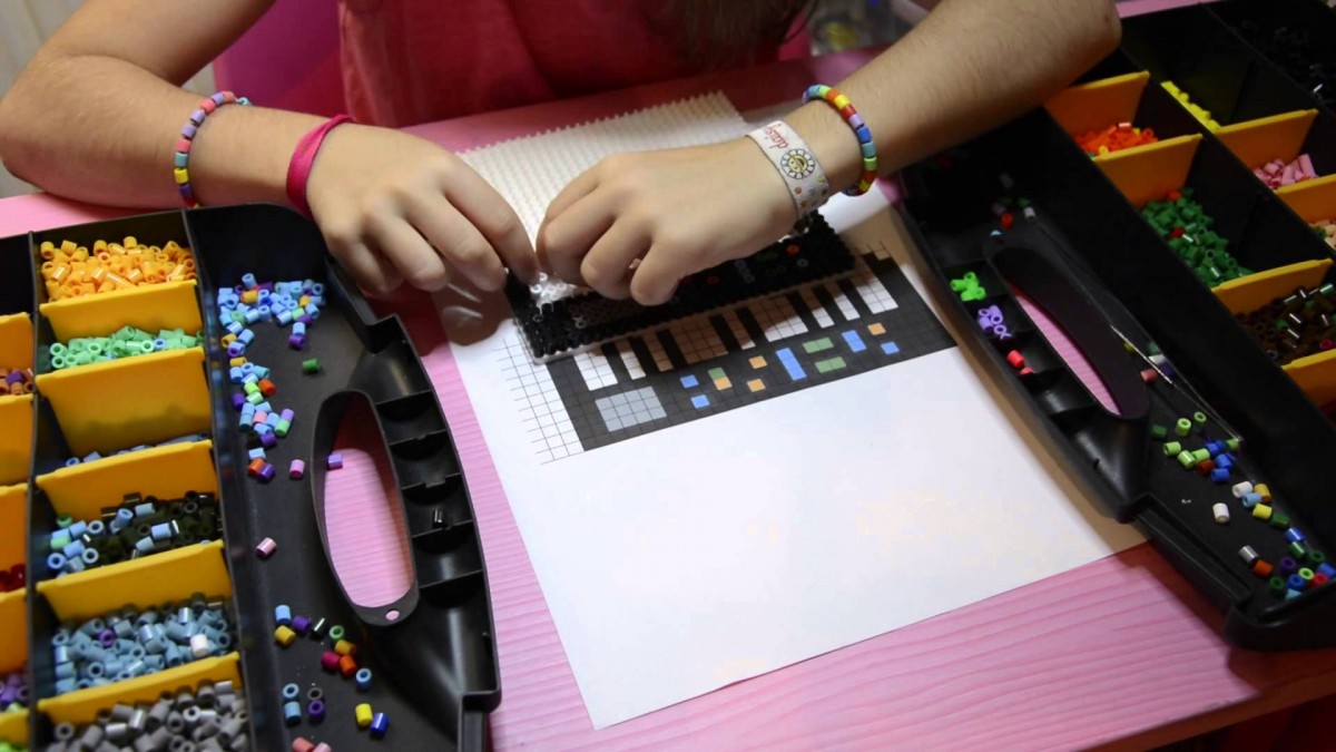Cómo hacer un sintetizador miniatura con Hama Beads -El Rincón de Ani