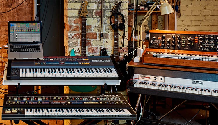 Tras descargar Ableton Live 10, te darás cuenta de que puedes convertirlo en tu centro neurálgico de producción musical, incluso integrándolo con el resto de tu maquinaria