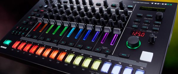 Roland TR-8S Rhythm Performer añade sampling y otras novedades a la popular caja de ritmos