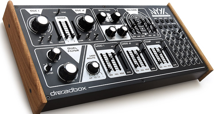Dreadbox NYX V2 es un sintetizador analógico semimodular duofónico con megafuerza griega