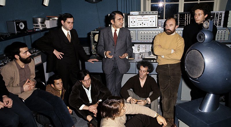 Pierre Schaeffer y su equipo en GRM, 1972. Foto de Laszlo Ruszka.