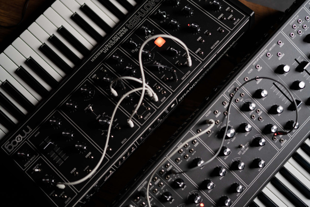 Moog Dark Series -las dos máquinas unidas