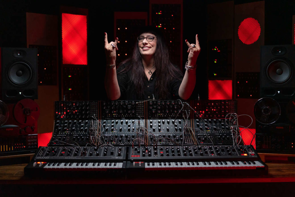 Moog Dark Series -Lisa Bella Donna a los mandos