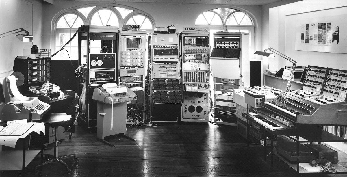 El estudio original de Peter Zinovieff en Electronic Music Studios - EMS, con el megasinte VCS4 a la derecha (circa 1969)