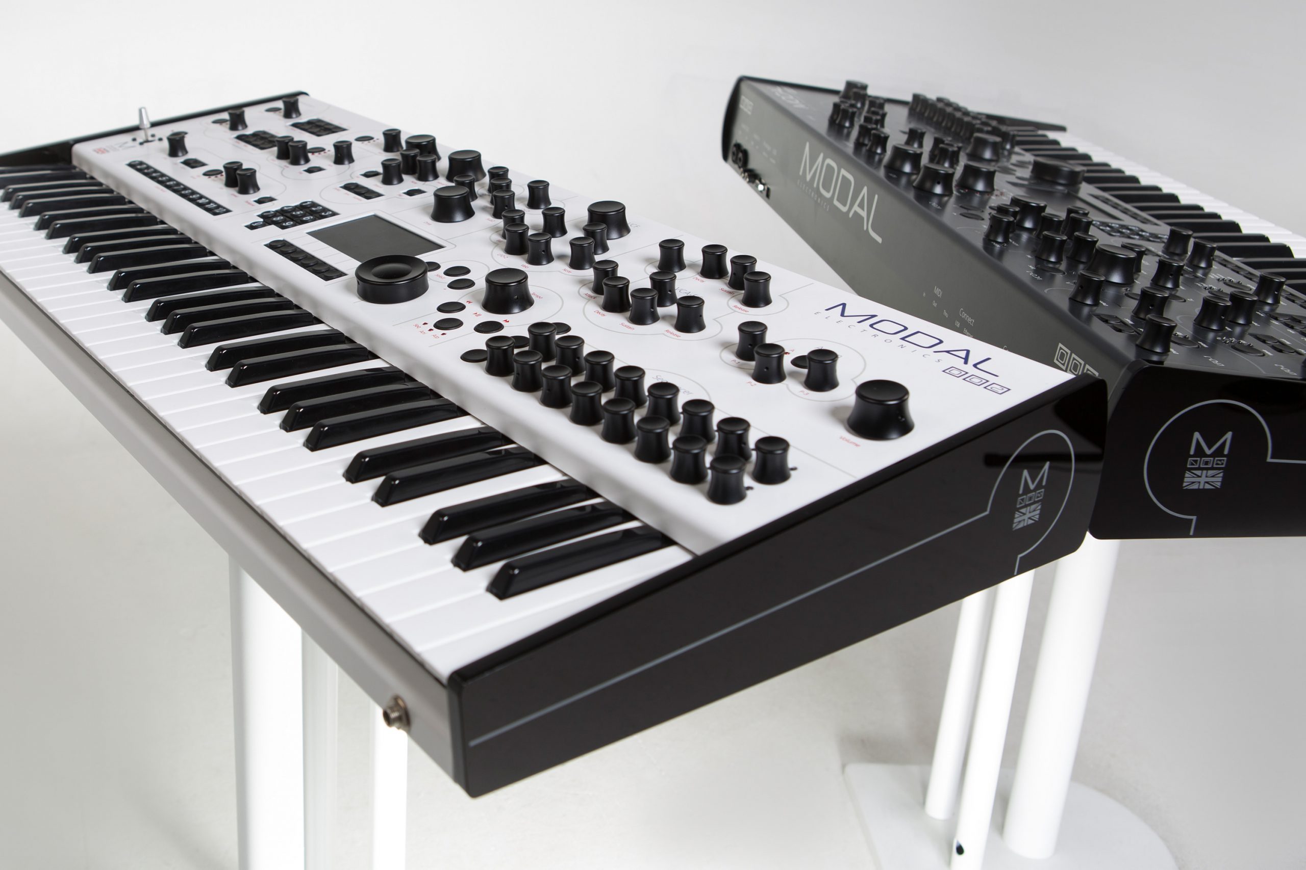 El sintetizador MODAL Electronics 002 ya fuera de producción, aunque cobrando protagonismo de nuevo en el teaser de la marca para el 7 de Septiembre de 2022