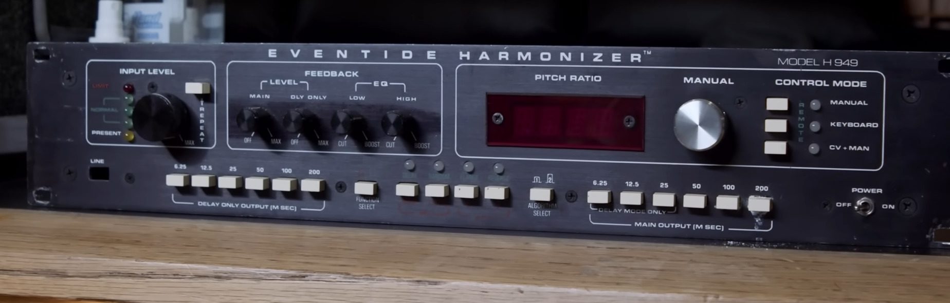 El procesador de tono Eventide Harmonizer H949 tuvo un papel relevante