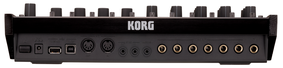 El panel de salidas, puertos MIDI y USB, más entrada de audio en Korg drumlogue