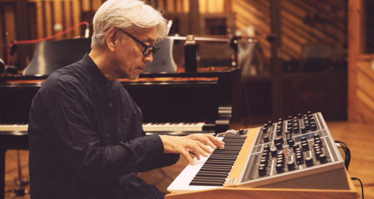 A los mandos de Moog Music One, siempre musical: Ryuichi Sakamoto es un pionero de la música electrónica