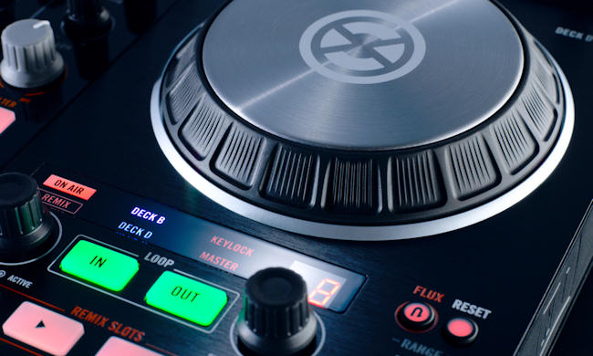 Native Instruments ha renovado sus famosos sistemas para DJs Traktor Kontrol S4 y S2