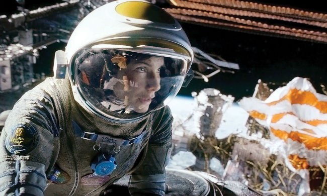 Sandra Bullock da vida a la ingeniero-médico Ryan Stone en la película Gravity