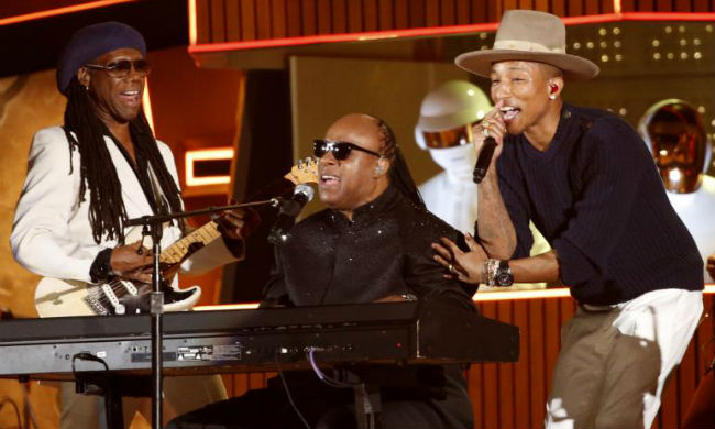 Stevie Wonder se sumó a Daft Punk, Nile Rodgers y Pharrell Williams para plasmar un Get Lucky épico