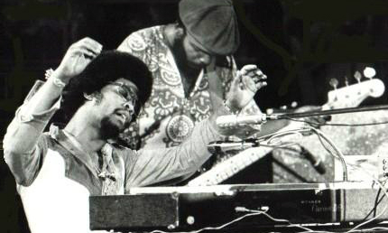 Herbie Hancock interpretando Chameleon con su sintetizador analógico ARP Odyssey